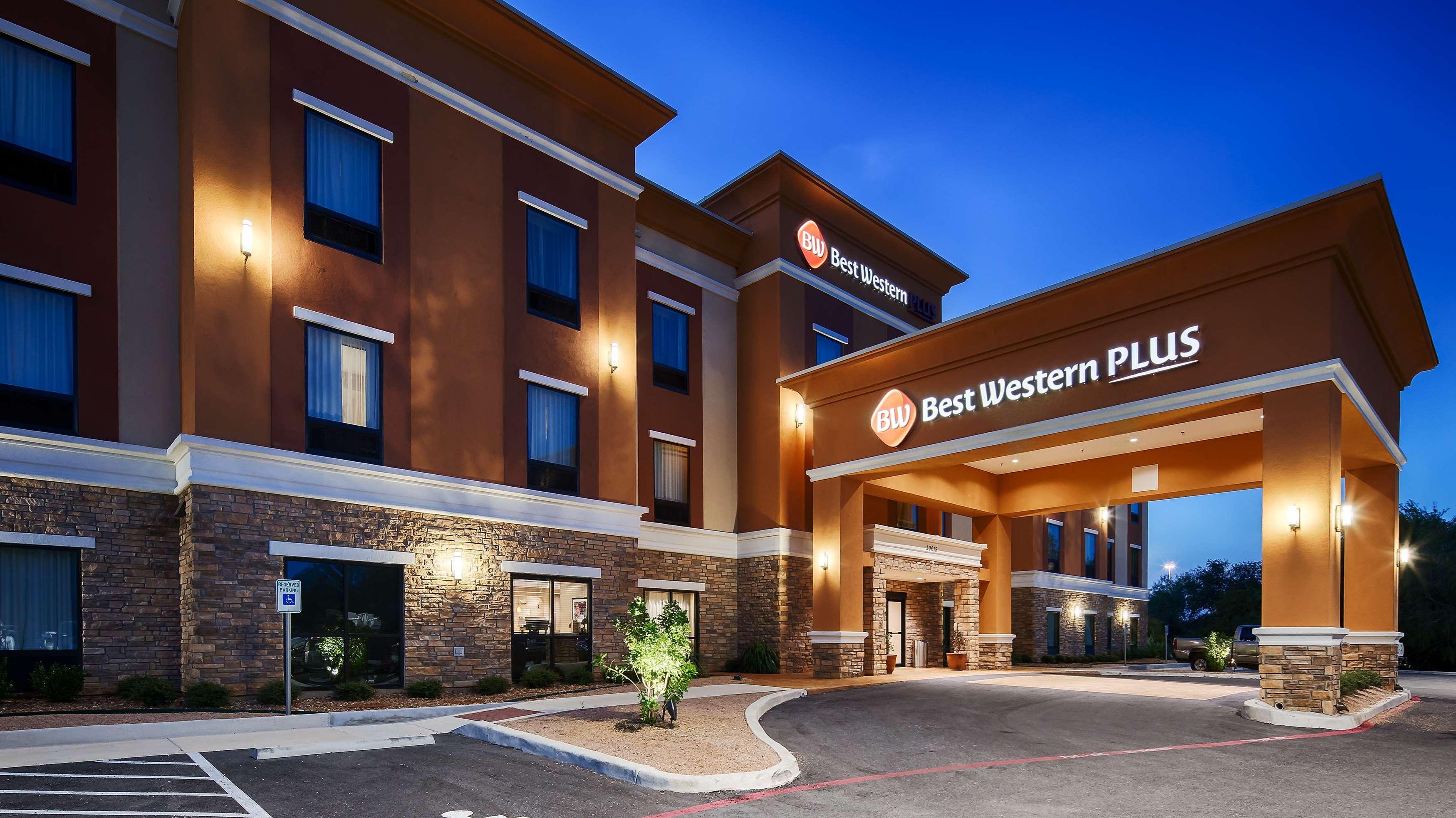 Best Western Plus Elmendorf Hotel San Antonio Hotel Extérieur photo