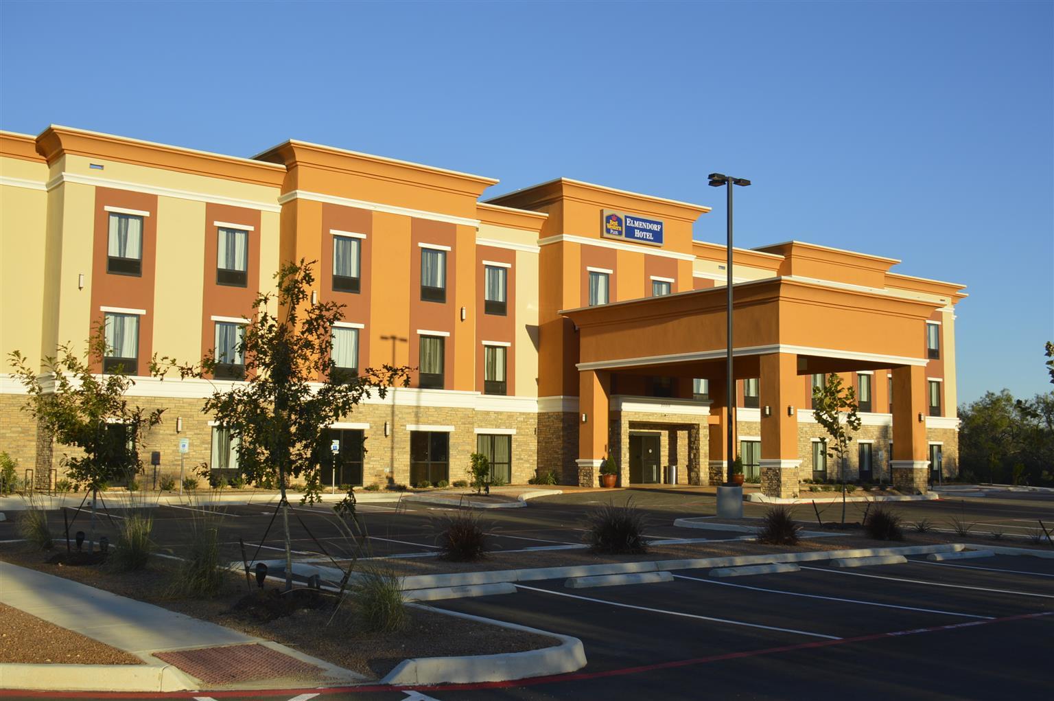 Best Western Plus Elmendorf Hotel San Antonio Hotel Extérieur photo